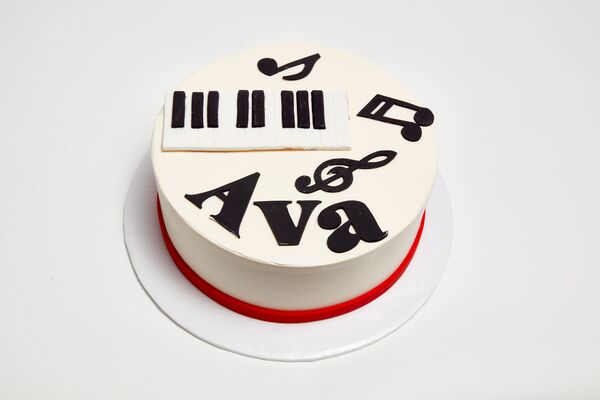 Piano Player Cake